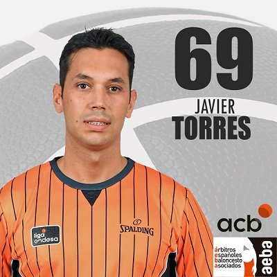 Javier Torres cuando nos arbitra tendría que cambiarse el dorsal por el 13/14
