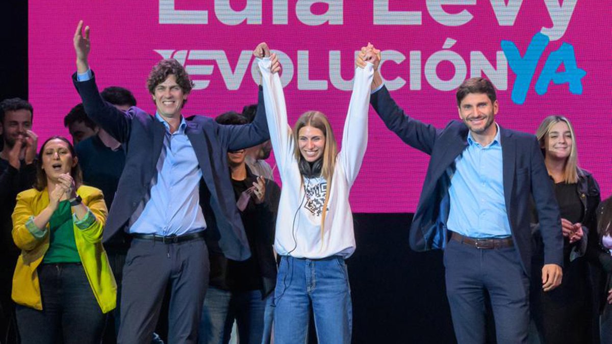 POLITICA247's tweet image. En un contexto donde los políticos son unos vividores de la política, una candidata joven, que DEFIENDE a las UNIVERSIDADES es HACER LÍO 

Y Tranquilo Francisco, lo organizamos bien

#EVOLUCIÓN 🇵🇱