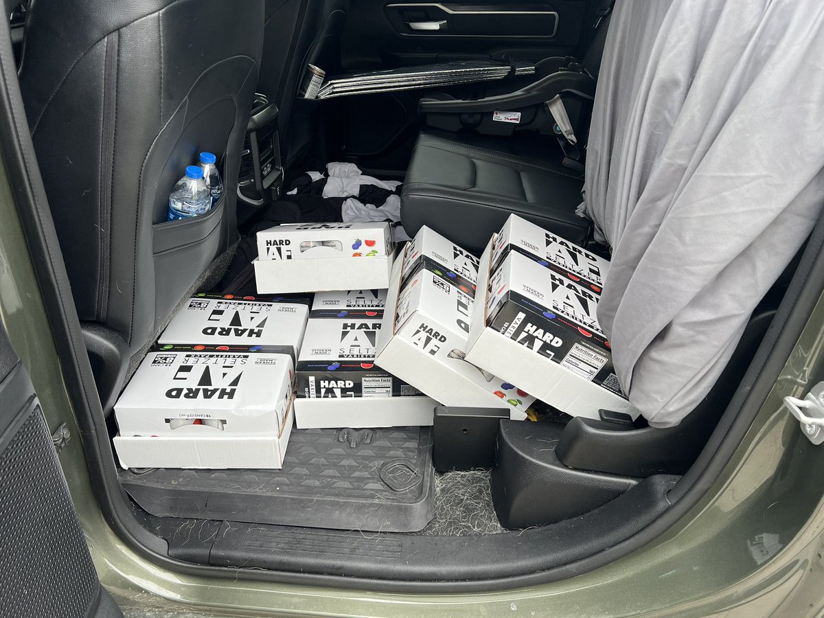 SLEGHAMR's tweet image. Stocked up for my daughter’s baptism party next weekend!! Great seeing you boys yesterday!! Next time it’s a Pittsburgh trip.
@DanHollaway @StJamesStJames @hardafseltzer