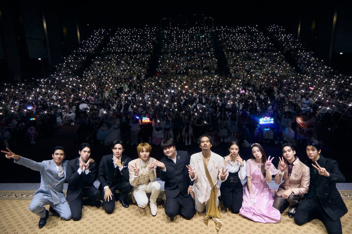 TheNextPrinceTH's tweet photo. จบลงไปแล้วสำหรับงาน The Next Prince : Press Conference & Royal Premiere Day 👑✨️

ขอขอบคุณทุกคนที่มาร่วมเป็นส่วนหนึ่งในงานวันนี้นะคะ ขอขอบคุณทุกกำลังใจที่ส่งให้กัน และขอขอบคุณทุกการสนับสนุนที่มอบให้เหล่านักแสดงและ “ข้ามฟ้าเคียงเธอ The Next Prince Series” ด้วยค่ะ 🥰

สำหรับทีมหน้าจอรอติดตามรับชม “ข้ามฟ้าเคียงเธอ The Next Prince Series” พร้อมกันทุกวันเสาร์ เวลา 21.30 น. ทางช่อง One 31

และรับชมออนไลน์แบบ UNCUT เวลา 22.30 น. บนแอป iQIYI และเว็บ https://t.co/jXzQtfGU5t ที่เดียวเท่านั้น 

‼️ พิเศษเฉพาะ EP.1 รับชมย้อนหลังได้ทาง Youtube : Mandee Channel  

THE NEXT PRINCE PREMIERE
#TheNextPrinceDay