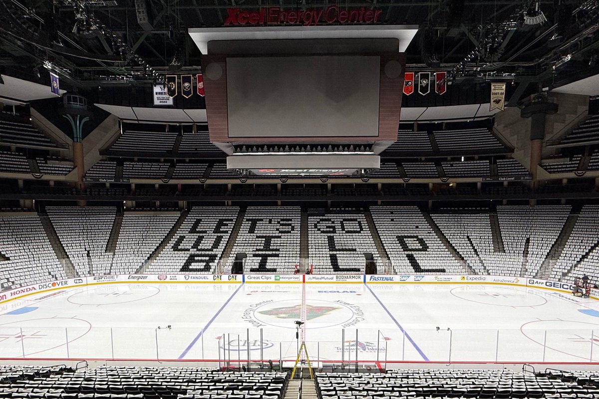 GoldenKnights's tweet photo. Warm welcome for Wild Bill today! 🤠 https://t.co/sz24lZm9Gg