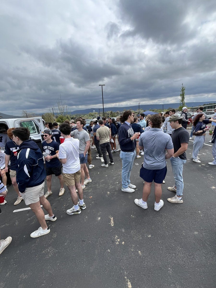 yonder4628's tweet image. Over under 10 burners in this picture