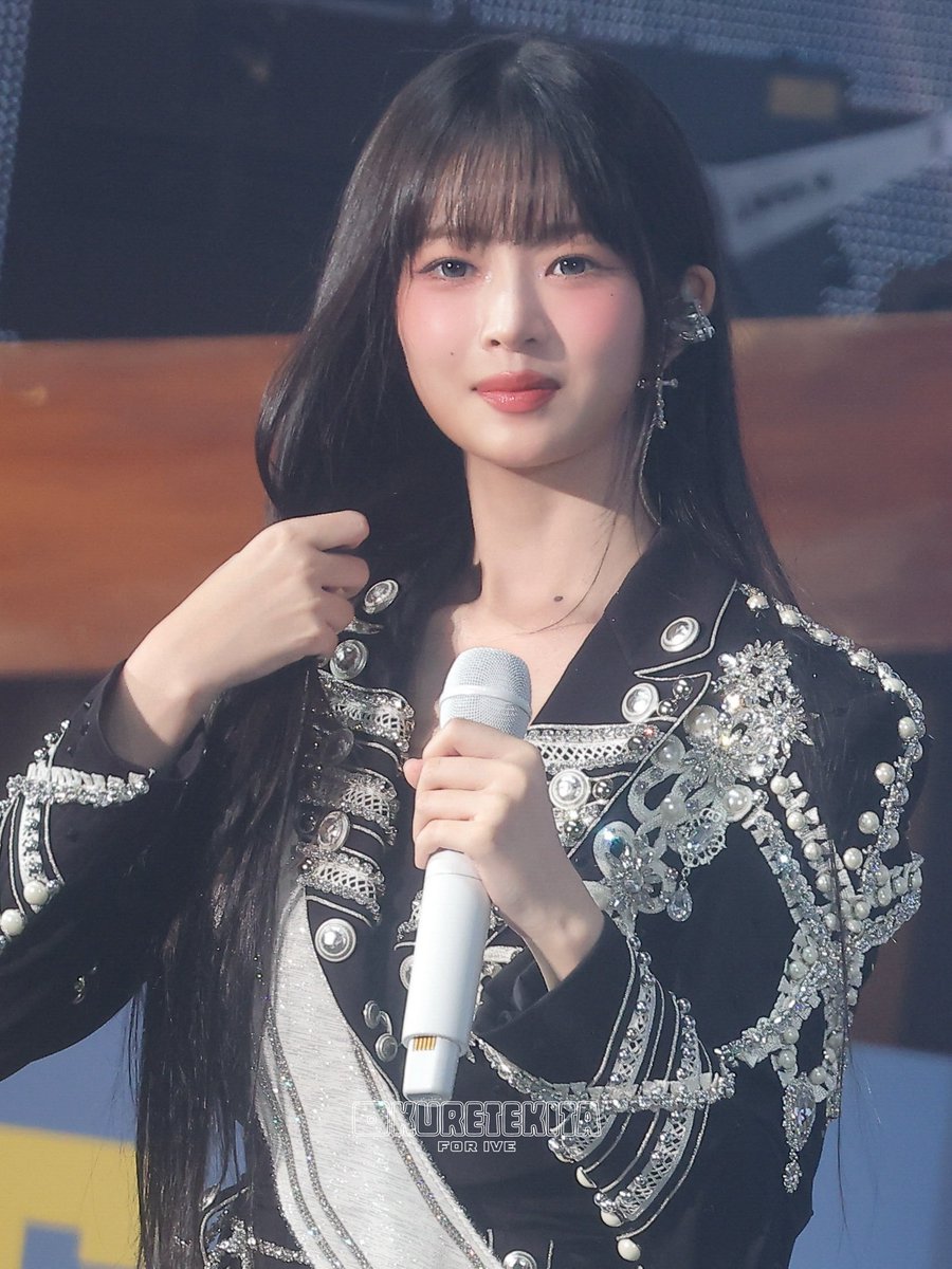 📸 PHOTO ] 250425 | IVE's REI at the 2025 IVE FAN CONCERT ＜IVE