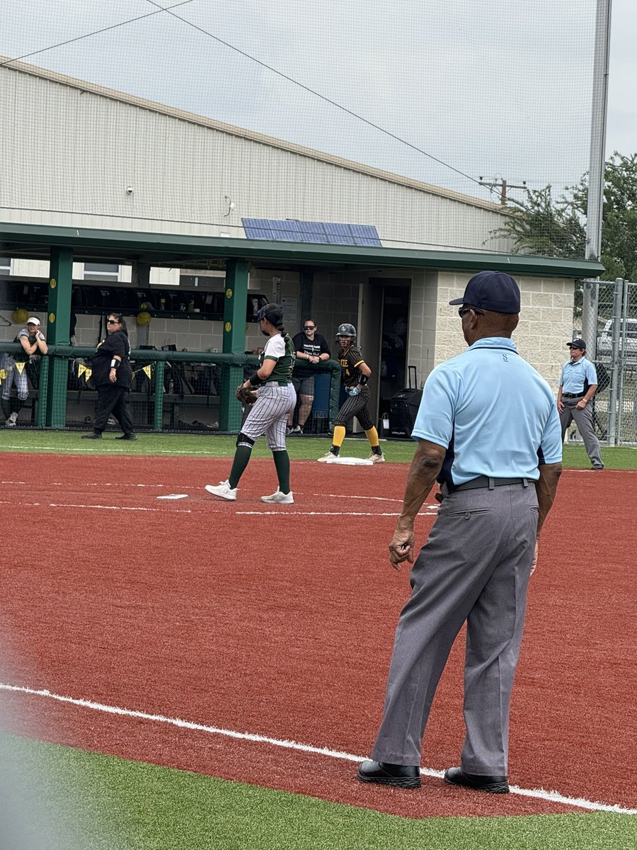 Giselle with the triple let’s go!! <a href="/lytleisd/">Lytle ISD</a> <a href="/Lytlehssoftball/">LYTLE HS SOFTBALL</a> <a href="/Giselle61012231/">Giselle Esparza</a>
