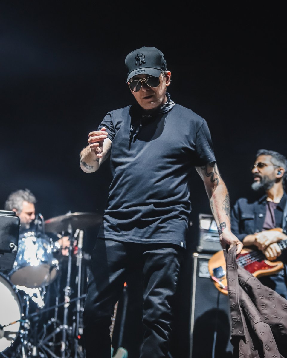 Noche de clásicos, emoción y mucha música. 🦑🎸

<a href="/calamarooficial/">Andres Calamaro</a>  y sus canciones que siempre nos encuentran. ¡Definitivamente memorias que se quedan para siempre! ❤️‍🔥

📸: Edgar Lescano