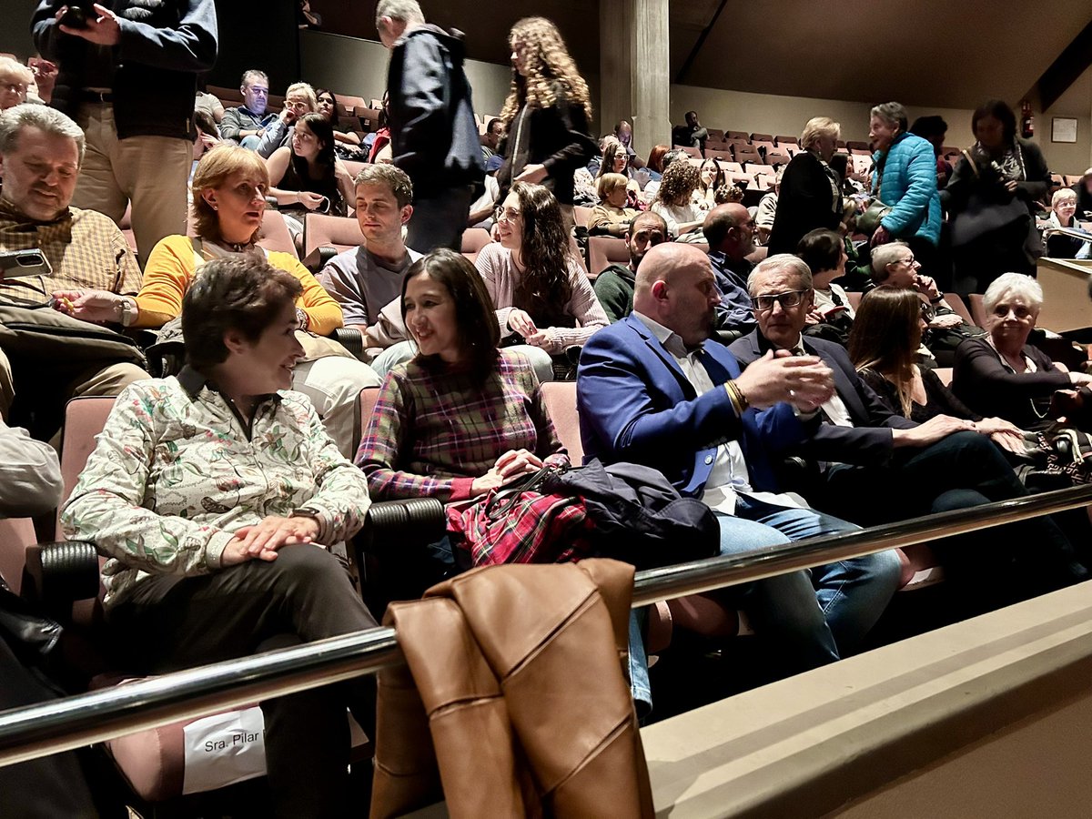 Ajuntament d'Olesa (@ajuntamentolesa) on Twitter photo 🔴 PASSIÓ
La consellera d’Interior i Seguretat Ciutadana, Núria Parlon, ha assistit a la representació de <a href="/lapassio/">La Passió d'Olesa</a> #Olesa després de fer una visita institucional a l’Ajuntament.
El president de l’entitat, Pere Quer, ha explicat el procés de renovació de l’espectacle. 🔴 PASSIÓ
La consellera d’Interior i Seguretat Ciutadana, Núria Parlon, ha assistit a la representació de <a href="/lapassio/">La Passió d'Olesa</a> #Olesa després de fer una visita institucional a l’Ajuntament.
El president de l’entitat, Pere Quer, ha explicat el procés de renovació de l’espectacle.
