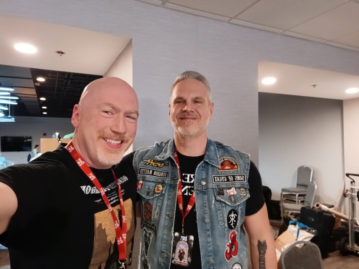 KevinLamb74's tweet photo. Me and Greg Gillespie, creator of Dragonslayer RPG and Barrowmaze. Super cool guy. ๐
#DaveCon https://t.co/87nOb2rC4p