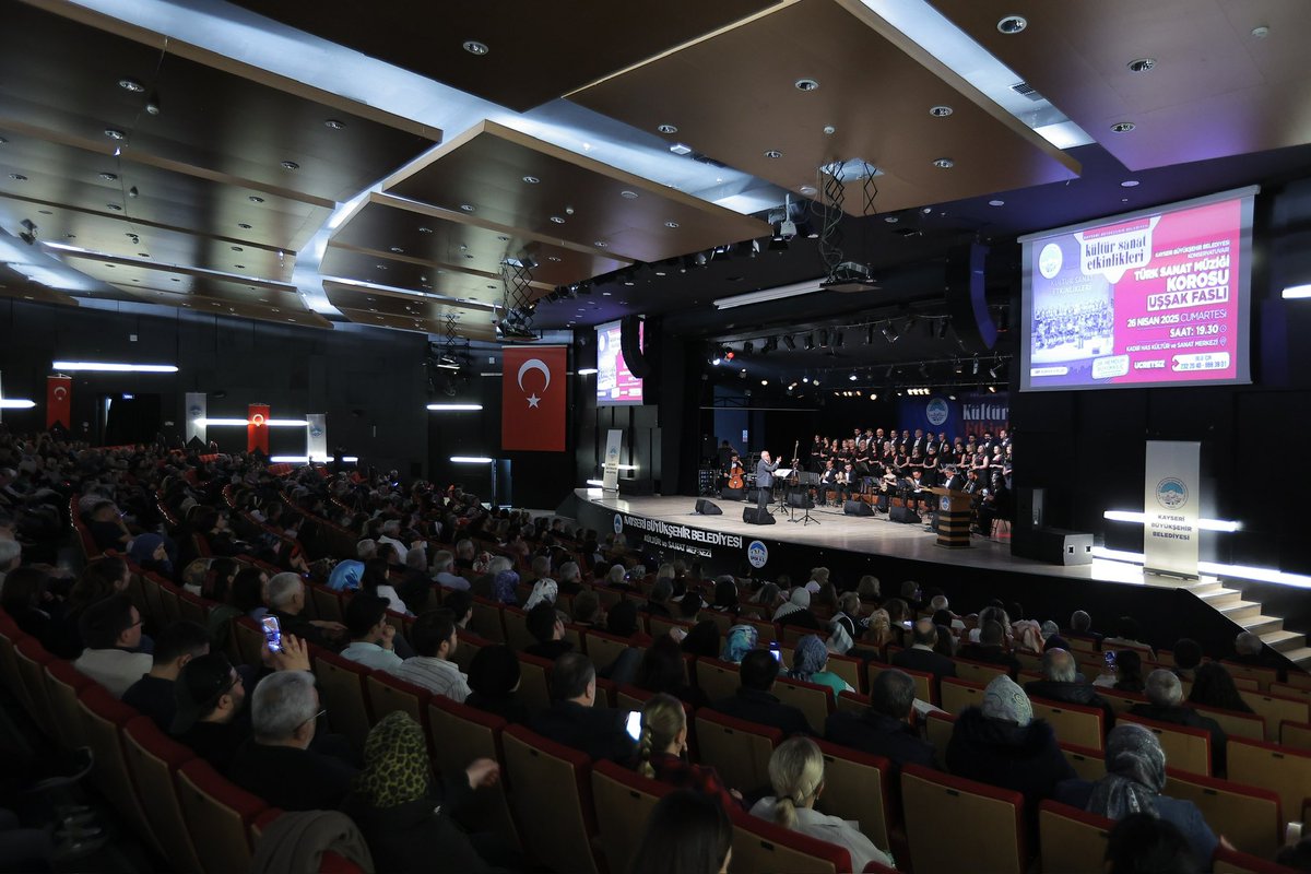 Büyükşehir Belediyemiz tarafından düzenlenen Türk Sanat Müziği Korosu Uşşak Faslı’na konseri, sanatsever hemşehrilerimizin yoğun katılımıyla gerçekleşti. 🎶

#HerŞeyKayseriİçin