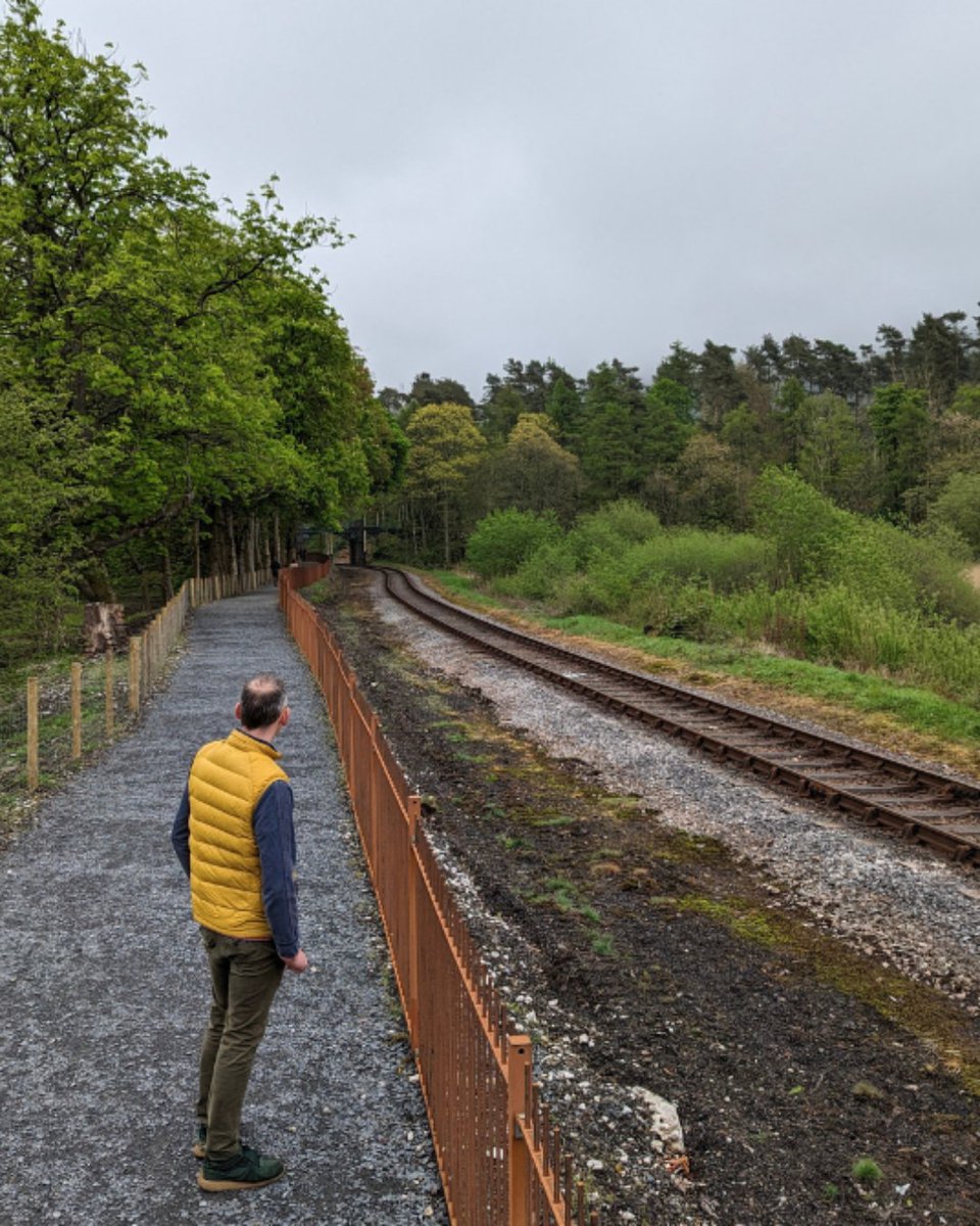 Windermereboats's tweet image. ☀️ Spring’s (kinda) behaving – time to explore!

Hop on a cruise and discover 15 fab walks from our piers – from lakeside rambles to fell-top adventures. 

Dog-friendly. Car-free. Bluebell-ready.

📍 ow.ly/WlAr50VGm6g

#LakeDistrict #BootAndBoat #SpringWalks