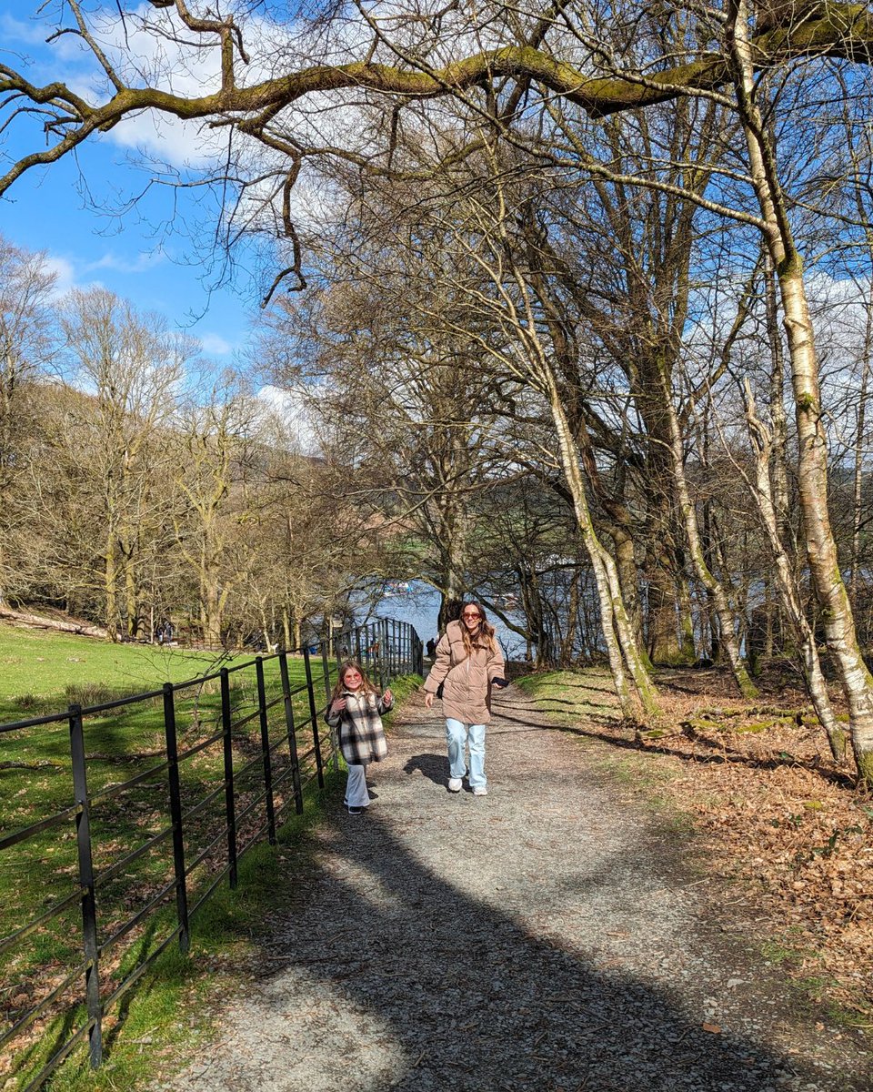 Windermereboats's tweet image. ☀️ Spring’s (kinda) behaving – time to explore!

Hop on a cruise and discover 15 fab walks from our piers – from lakeside rambles to fell-top adventures. 

Dog-friendly. Car-free. Bluebell-ready.

📍 ow.ly/WlAr50VGm6g

#LakeDistrict #BootAndBoat #SpringWalks
