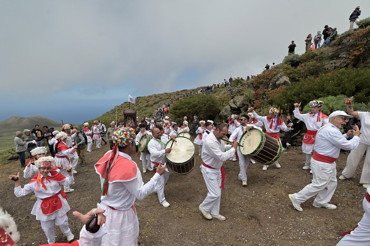 GacetaMeridiano's tweet photo. 📡Los Pastores de #ElHierro celebran su fiesta junto a la Virgen de Los Reyes

⭕️Una de las festividades más antiguas de El Hierro, enmarcada en la tradición pastoril de la isla.

👉https://t.co/Em3TMQg289👈 https://t.co/FfWIc7FwHO