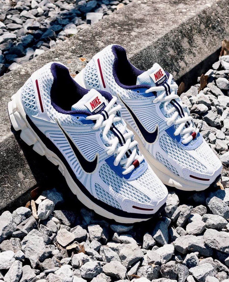 スニーカー (W) Nike Zoom Vomero 5 Blue Tint Purple Ink SneakerAlert on X: