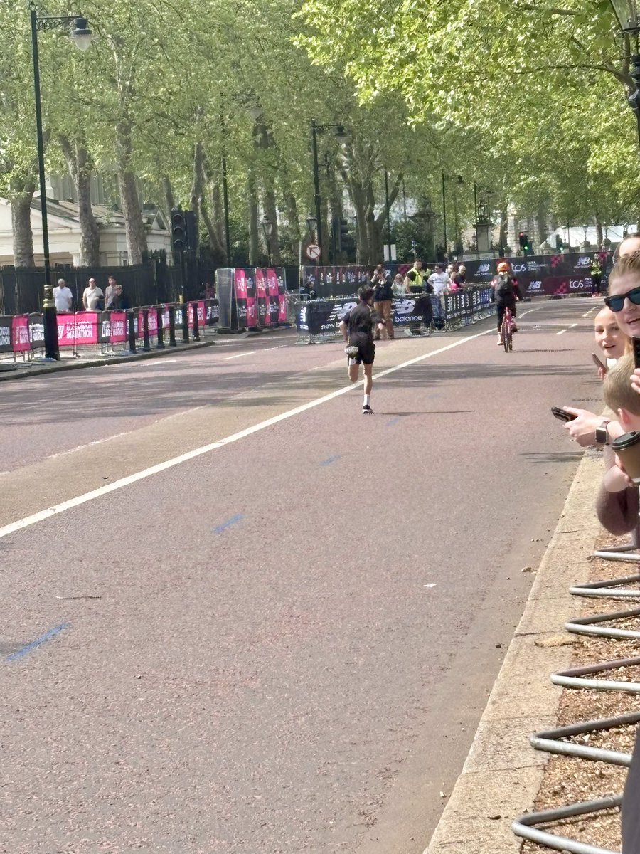 emmacaughter's tweet photo. @LondonMarathon @HolywellCoE Thank you for providing Joshua with an amazing experience! He thoroughly enjoyed taking part in the TCS London Mini Marathon and winning his wave out of 421 runners with a time of 00:05:39 was absolutely amazing! 🤩🥇🏃👏@MKDonsFCAcademy https://t.co/qrQmuOFsul