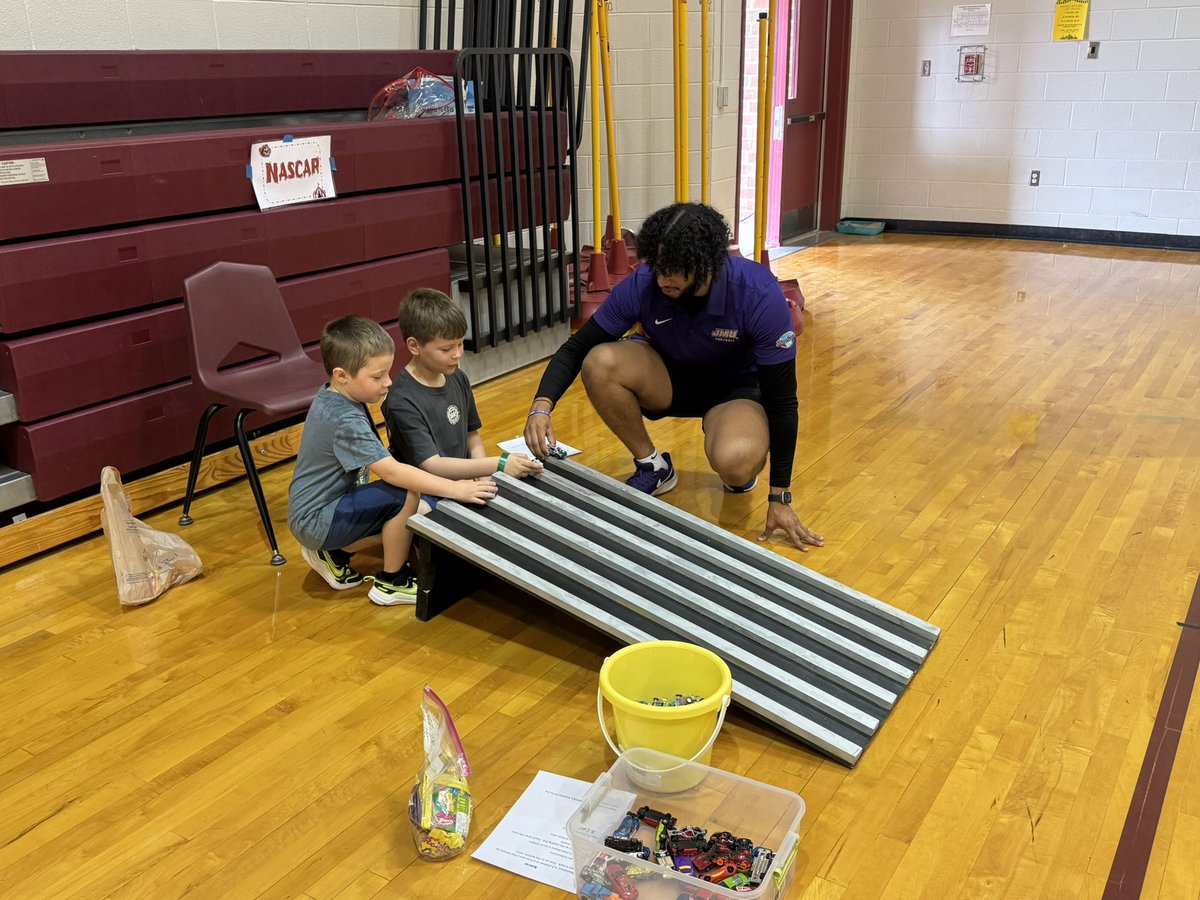 Field day at Cub Run elementary!! <a href="/JMUFootball/">JMU Football</a> #cubrun