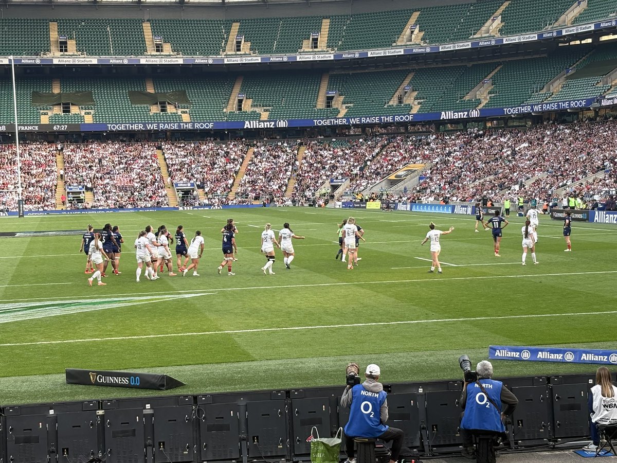 A great day at Twickenham with the Girls’ 7ns team. A fantastic game and what a finish! Congratulations to the Red Roses 🌹🏉🟡⚫️ #OratoryRugby