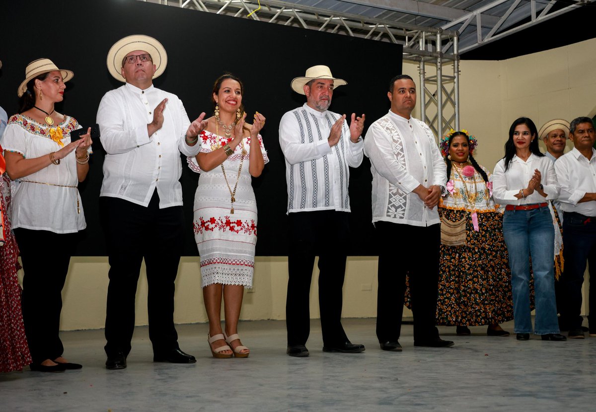 moltojulio's tweet image. Cada vez que visito las provincias, descubro emprendimientos y conozco emprendedores que me hablan con pasión de sus productos y sueños.
Esa energía nos inspiró a buscar una forma de reconocer su esfuerzo, y así nació el concurso “Emprendimiento Innovador de Azuero 2025”, cuya…