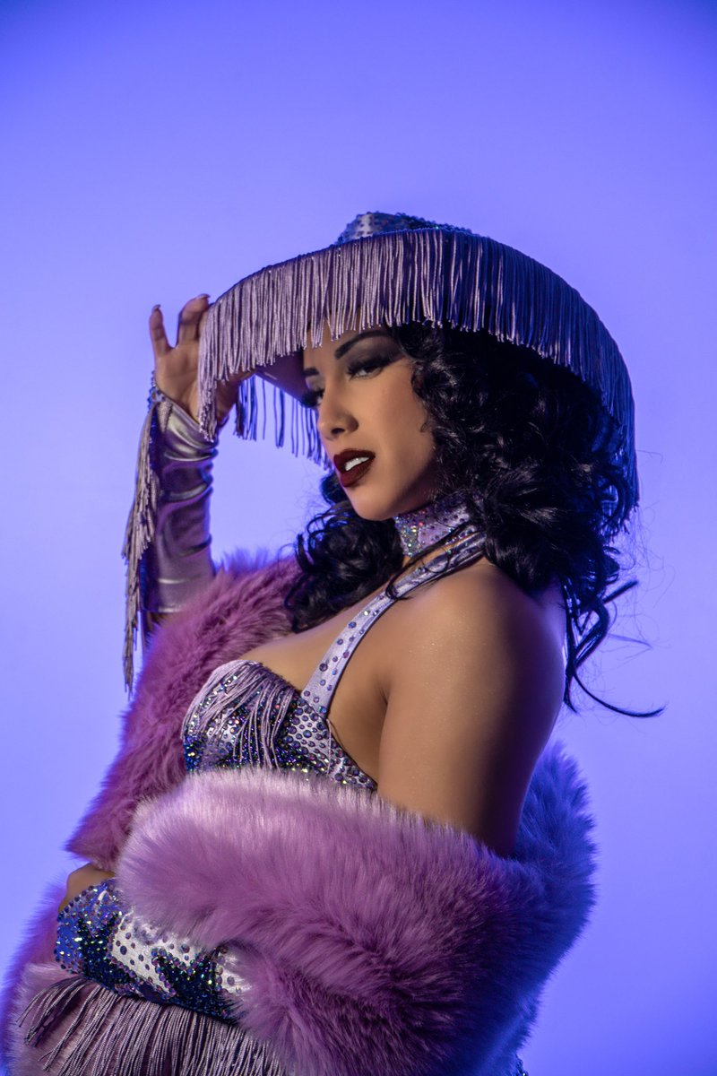 Miss_LeilaGrey's tweet photo. Did you hear the news?
There’s a star on the rise
And she’s entering into the @ringofhonor Women’s Pure Championship tournament 🥰💜
Extremely excited and ready for this opportunity!
Let’s show them why #BaddiesDoItBetter 💋
#GETiTGOTiTGOOD 🫰🏽
📸: @EditorialDani https://t.co/FSTGhplDQN