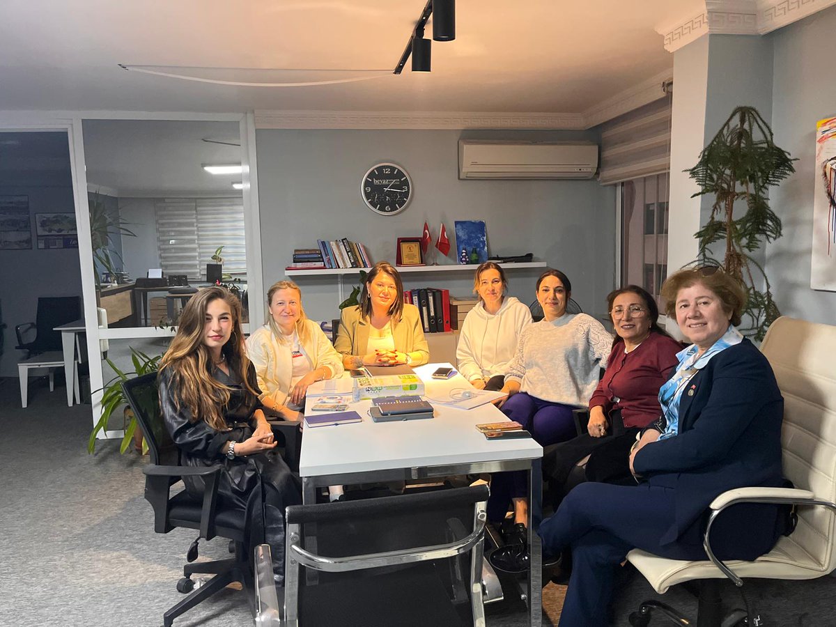 "29 Ekim Kadınları Derneği olarak ilk toplantımızı, kurucu üyelerimizin katılımıyla  heyecan ve birlik duygusuyla gerçekleştirdik.