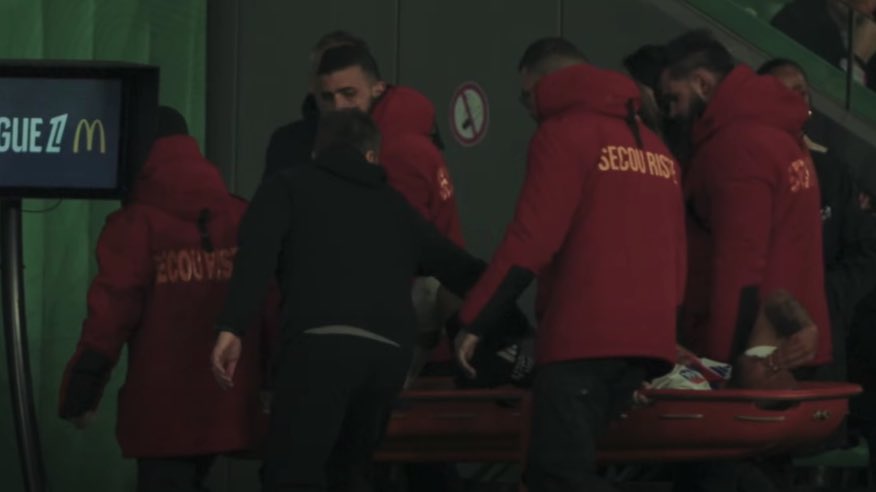 CharlesPerrier's tweet photo. La France s’est faite avoir par le comédien Tolisso. Lucas Stassin devenu un « boucher » pour un geste involontaire.

TITULAIRE 6 jours plus tard 😭

Des excuses @RMCsport @lequipe ? https://t.co/oOa0KLk7sr
