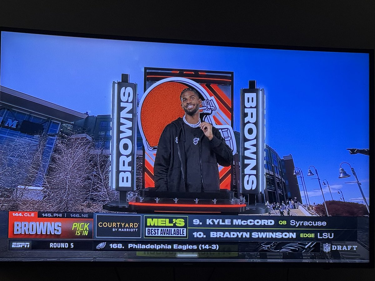 So this popped up and then quickly went away on <a href="/espn/">ESPN</a> coverage of day 3 of <a href="/NFLDraft/">NFL Draft</a>  #ShedeurSanders