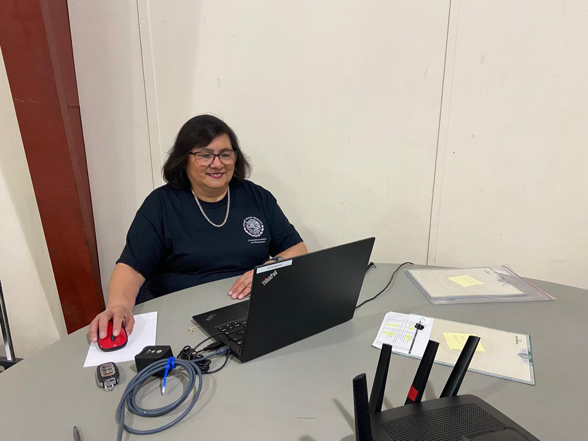 ConsulMexAlb's tweet photo. ¡Hoy nos acercamos a ti! Estamos en Clovis ofreciendo nuestros servicios de #Documentación. #ConsuladoMóvil #TeamAbq @SRE_mx bajo el liderazgo de la Cónsul Adscrita @DZamoraLezama. 

#EnEsteMomento 

The New Mexico Children, Youth, and Families Department #CFYD nos acompaña brindando una charla informativa sobre sus programas de apoyo familiar, protección a menores, prevención de abuso infantil, salud mental para jóvenes y fortalecimiento comunitario.

También estamos ofreciendo charlas de protección consular y servicios de nuestras ventanillas comunitarias, acercando recursos importantes para nuestra comunidad 🇲🇽 @IME_SRE #ProtecciónConsular 

📢Los consulados móviles son esenciales para acercar nuestros servicios a quienes viven lejos de la sede consular, asegurando el acceso a derechos y fortaleciendo nuestros lazos como comunidad.