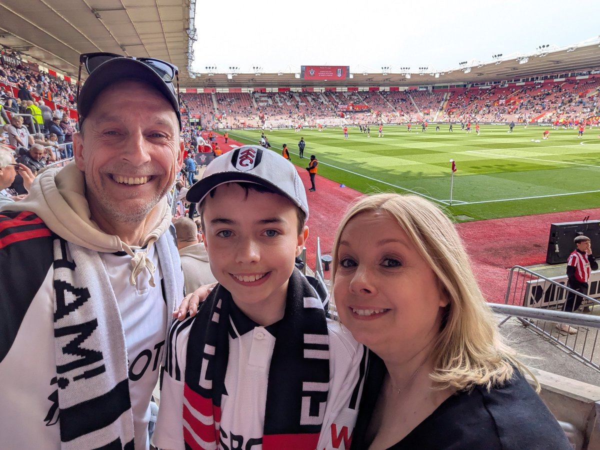 Thank you <a href="/FulhamFC/">Fulham Football Club</a> 🖤🤍 special away day, with the most special people 😀 comeback win and our boy, that header, wow 👏🏼 love you <a href="/booradley76/">Boo 💙</a> #FFC #COYW