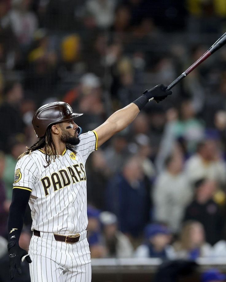 thebatsignal_'s tweet photo. 4/26 #MLB Home Run Picks:

Got one yesterday, were ready to catch a heater.

⚾️ Kerry Carpenter (+420)
⚾️ Elly De La Cruz (+450)
⚾️ Fernando Tatis Jr. (+280)

Best Odds: FD / Bally / FD

Parlay: +10565 over at FD with the boost!

#GamblingTwitter #coincoincoin https://t.co/Ux1bCookrd