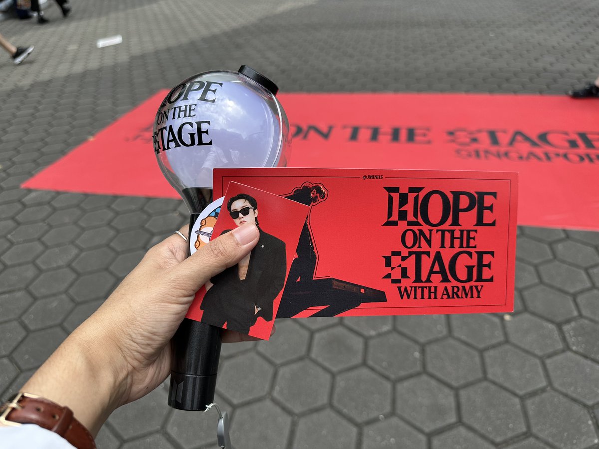 LyianWai's tweet photo. #HOPE_ON_THE_STAGE_TOUR_SINGAPORE #D1 #JHOPE #JUNGHOSEOK 
❤️🖤 https://t.co/cOisuu3PUk