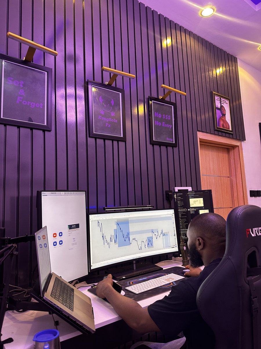 KvngSolzFx's tweet photo. Show me your setup 🔥🔥
You making money room 😈 https://t.co/a43WDdCzCl