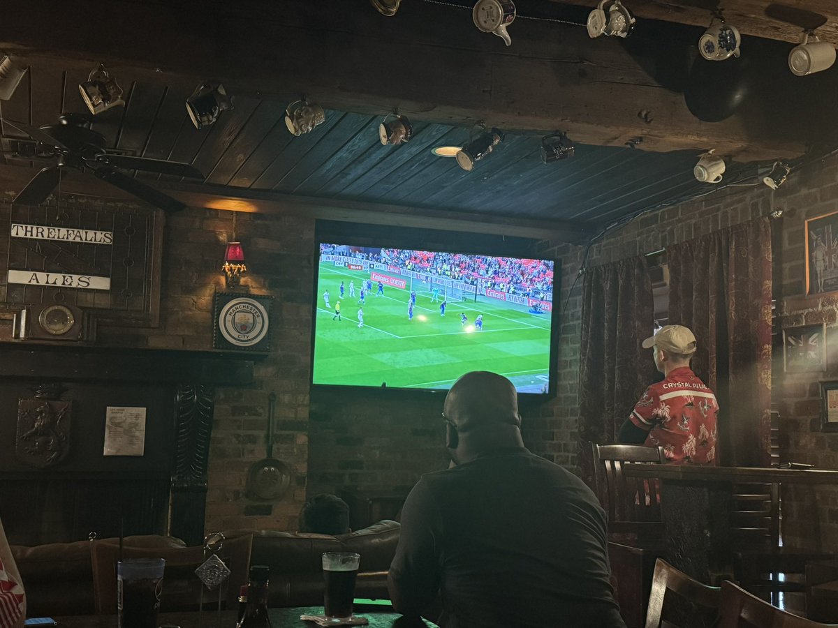 What great day to watch <a href="/CPFC/">Crystal Palace F.C.</a> in the FA Cup with <a href="/Suhy_Irish/">Thom Suhy, PhD</a> . Congrats <a href="/eastmamba/">chris richards</a> !!!!!!