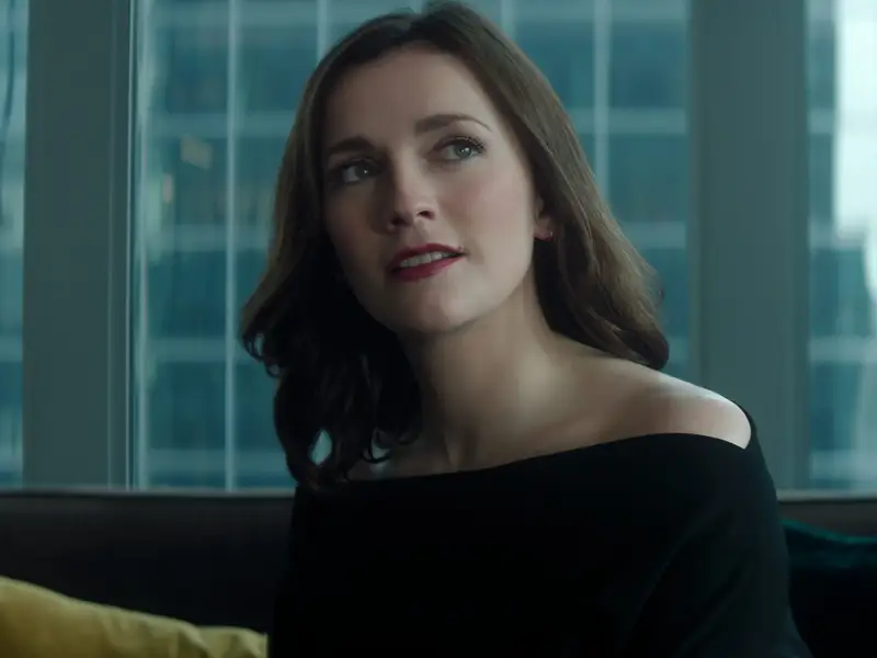 AustinFriars_'s tweet photo. She's kinda the actual queen of England to me 

#Youseason5 #YouNetflix https://t.co/H1uXOHl9xI