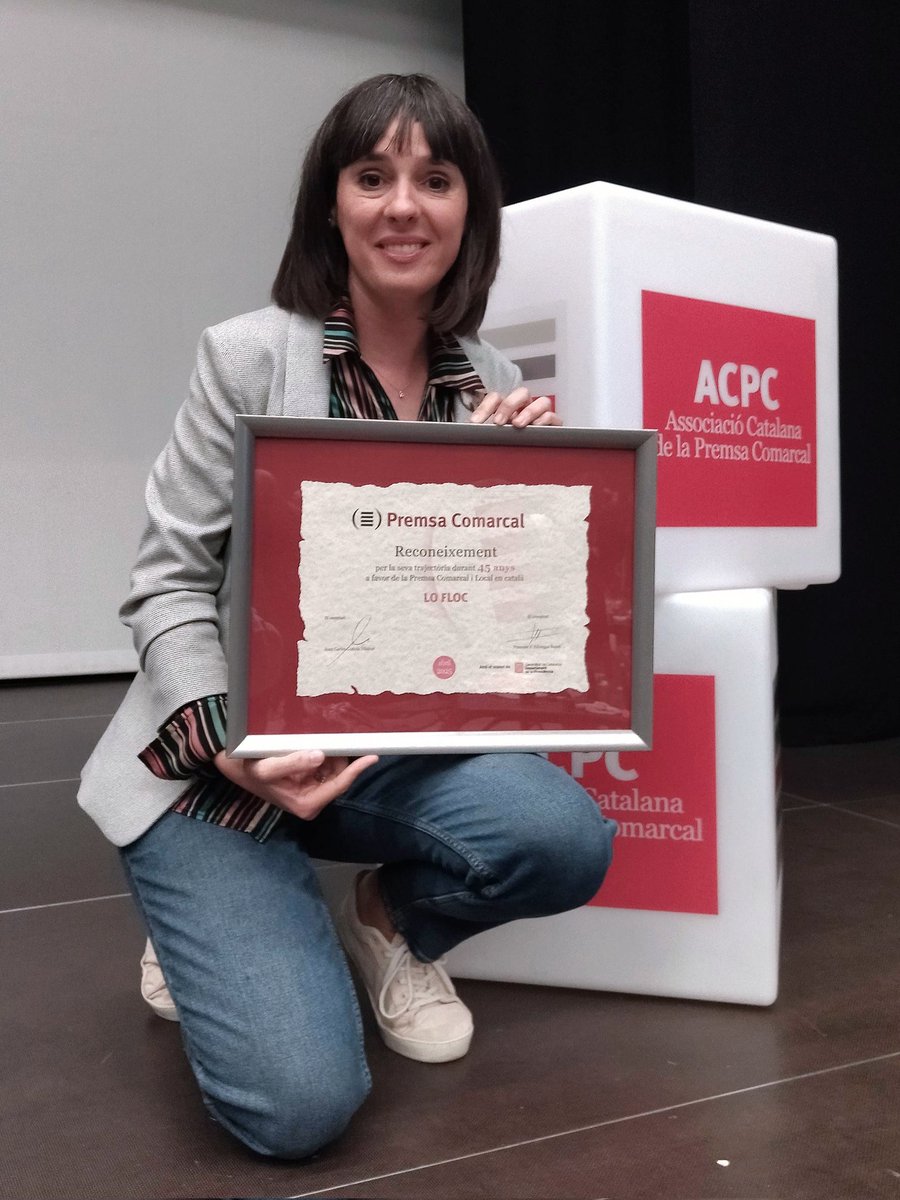 perea_virgili's tweet photo. Avui a Sallent hem assistit a la 17a convenció de la premsa comarcal i local en el decurs de la qual hem recollit un diploma de reconeixement als 45 anys de Lo Floc. Gràcies! #PremsaComarcal #Sallent #Riudoms #LoFloc https://t.co/sJO8pj37wP