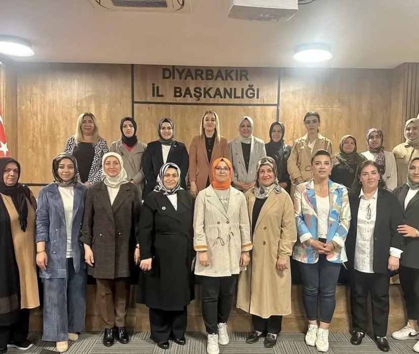 Genel Merkez K.K.Bşk Yardımcısı ve İnsan Hakları Bşk Sn.<a href="/GercekTekin/">Gerçek Tekin</a>, MKYK Üyemiz ve Bölge Sorumlumuz Sn.<a href="/sevilcan8/">Sevil Can</a>,MKYK Üyemiz ve İl Koordinatörümüz Sn.@bsra_glgl ve İl K.K.Bşk Sn.<a href="/mervenurseyit/">Ecz.Mervenur Seyit Beşe</a> Öncülüğünde; Toplantıya İlçe KK.Bşk Sn.<a href="/fzehraerol/">Zehra Erol🇹🇷</a> Katılım Sağladı.

<a href="/serdalkaradass/">SERDAL KARADAŞ 🇹🇷</a>