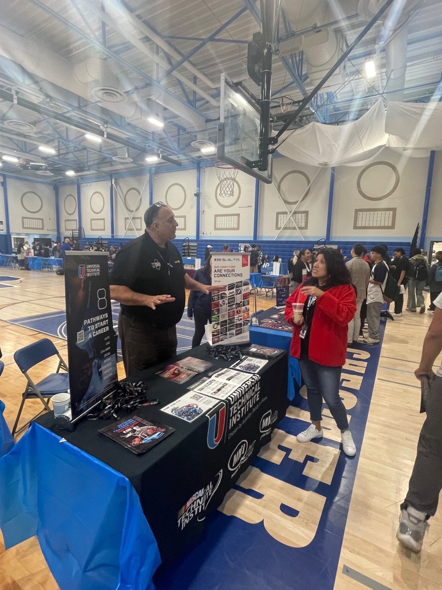 MaevaRich's tweet photo. The countdown is ON! Are you ready for our 3rd Annual Post Secondary College & Career Fair?! April 28th- 8:00-10:30am @ PCHS- Your future deserves options, access, opportunity and it all starts here. Colleges, trades, careers: the next chapter is waiting for YOU. Step in. Stand out. #PathwaysToSuccess