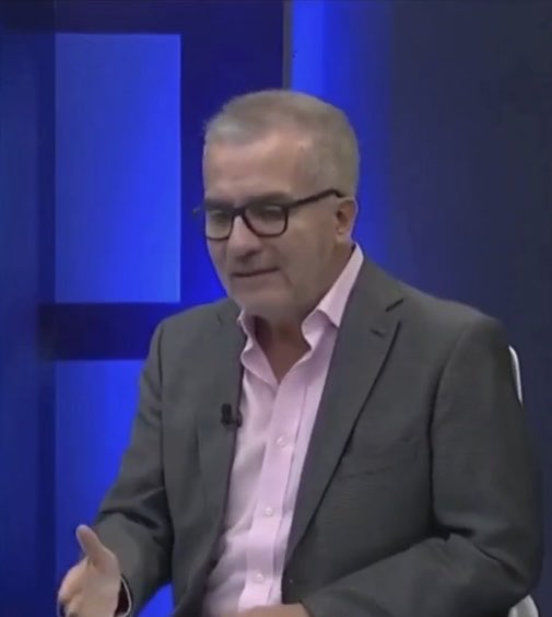 ESTE luis Carlos está en contra de la elección de los jueces, ESTE INDIVIDUO ARGUMENTA QUE EL JUEZ NO ES AGRADAR AL PUEBLO/PUBLICO; EL JUEZ NO REPRESENTA AL PUEBLO; MEJOR HUBIERA DICHO LA FUNCIÓN DE UN JUEZ ES LIBERAR CRIMINALES; Y FACTURAR.
