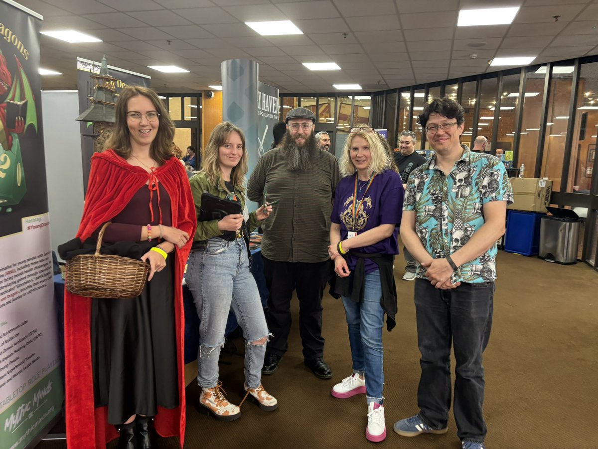 Dragonmeet <a href="/RBKClibraries/">RBKC Libraries</a> <a href="/RBKC/">Royal Borough of Kensington and Chelsea</a> town hall amazing event well done all. Table top games good for your health <a href="/HealthierNWL/">@HealthierNWL</a>