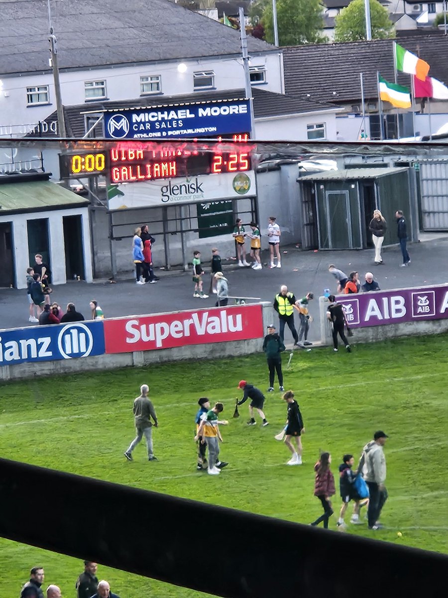 Tortha as Páirc Uí Chonchúir
<a href="/Galway_GAA/">Galway GAA Official</a> 2-25
<a href="/Offaly_GAA/">Official Offaly GAA</a> 1-14
<a href="/SportRnaG/">RnaG Spórt</a>