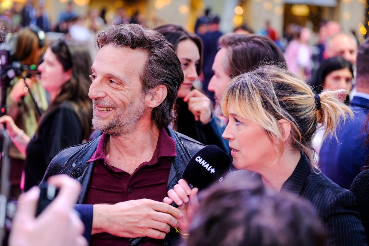CANAL+ (@canalplus) on Twitter photo Éric Rochant et l'ensemble des acteurs du Bureau des Légendes ont reçu le CANAL+ Icon Award ce soir au festival <a href="/CANNESERIES/">CANNESERIES</a> à l’occasion du 10e anniversaire de la série 🎉 #LBDL Éric Rochant et l'ensemble des acteurs du Bureau des Légendes ont reçu le CANAL+ Icon Award ce soir au festival <a href="/CANNESERIES/">CANNESERIES</a> à l’occasion du 10e anniversaire de la série 🎉 #LBDL