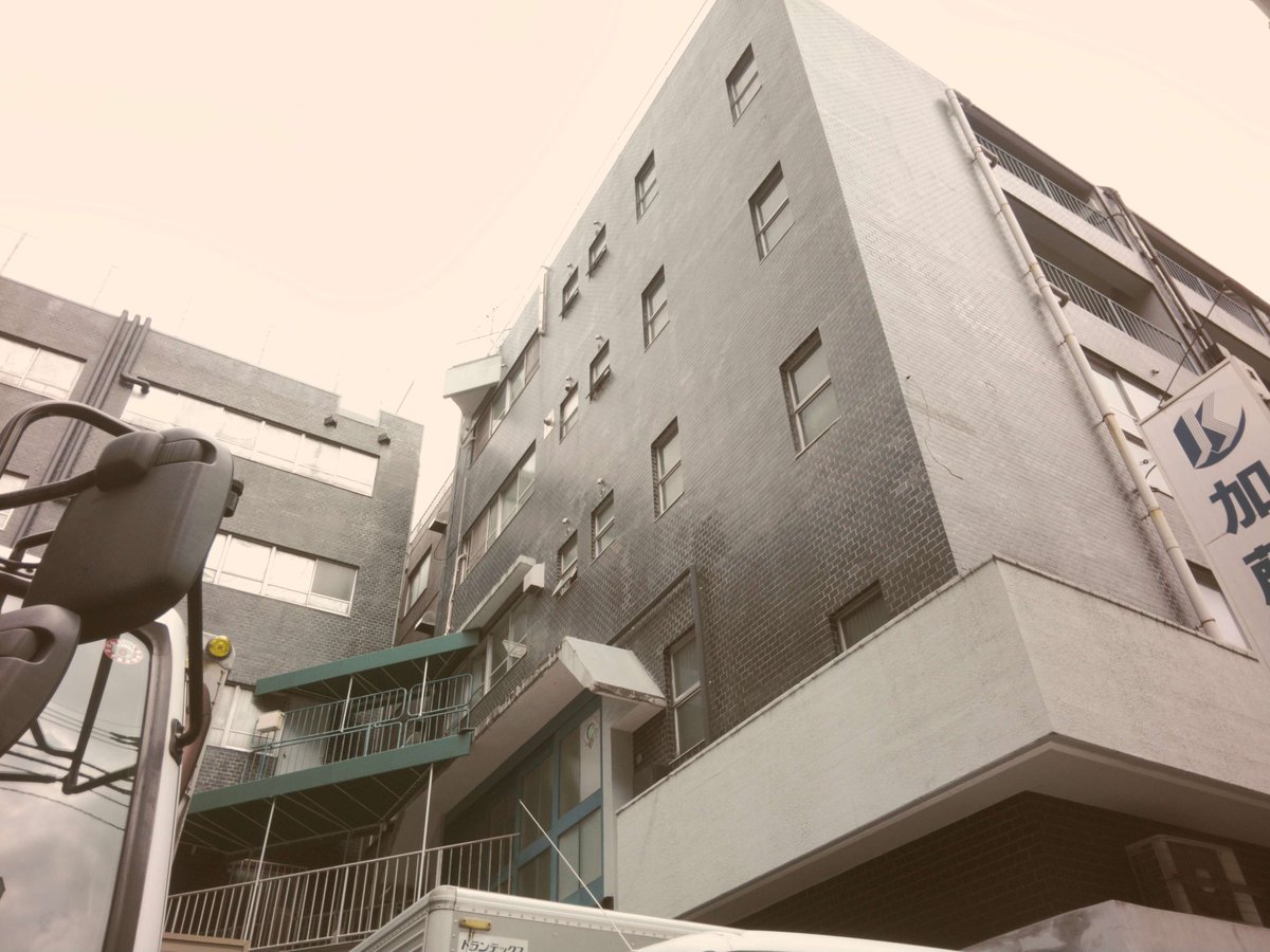 1suke's tweet photo. 雰囲気ある建物多かった。
#papershoot
#ペーパーシュート
#Softday
#柔光日 https://t.co/P0zkjlkdN0