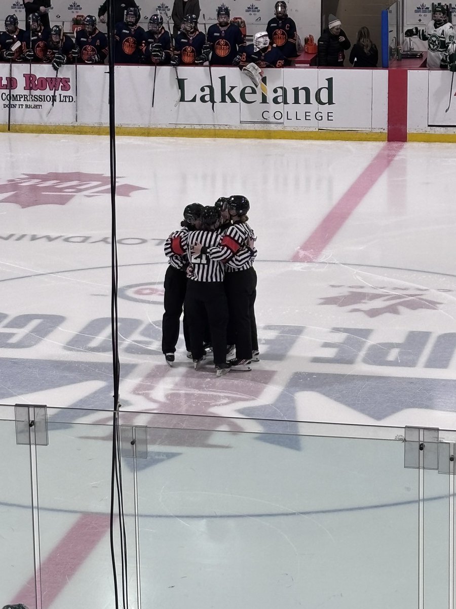 Good ol Sasky Ref working the #GoldMedal game the #EssoCup <a href="/katesauser14/">Kate Sauser</a> <a href="/HockeyCanada/">Hockey Canada</a> <a href="/HockeySask_ODP/">Hockey Sask Officiating Program</a> Proud of you Kate.