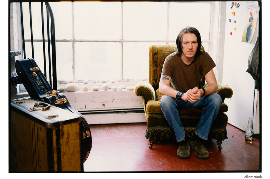 People always compare the mystery surrounding Elliott Smith's death to Kurt Cobain's. They brush Elliott's death away, saying it is just another "conspiracy theory." However, when you look at the evidence, these 2 tragedies have nothing to do with each other. #openinvestigation