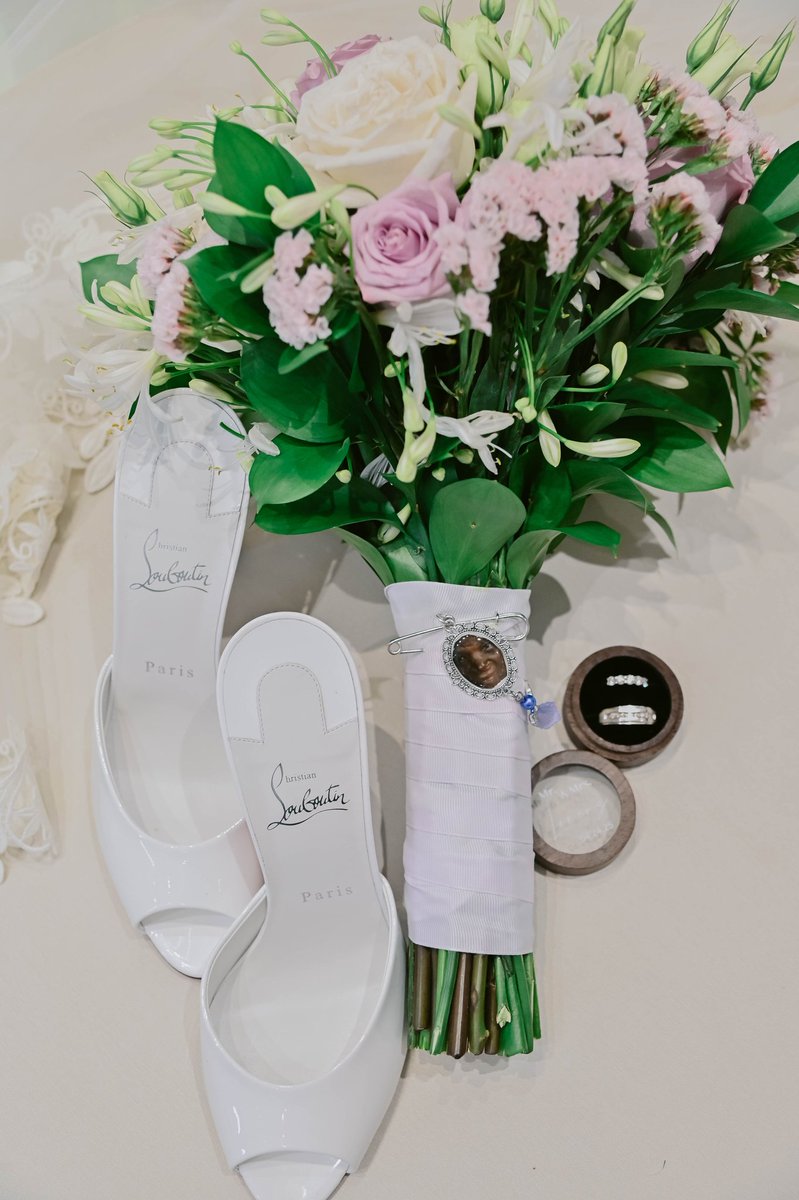 iepmstr's tweet photo. @LouboutinWorld the beauty of the shoe on your wedding day ✨️ 😍 magical. I really wanted the pink but the white was nice. https://t.co/eOCZ60fvjv