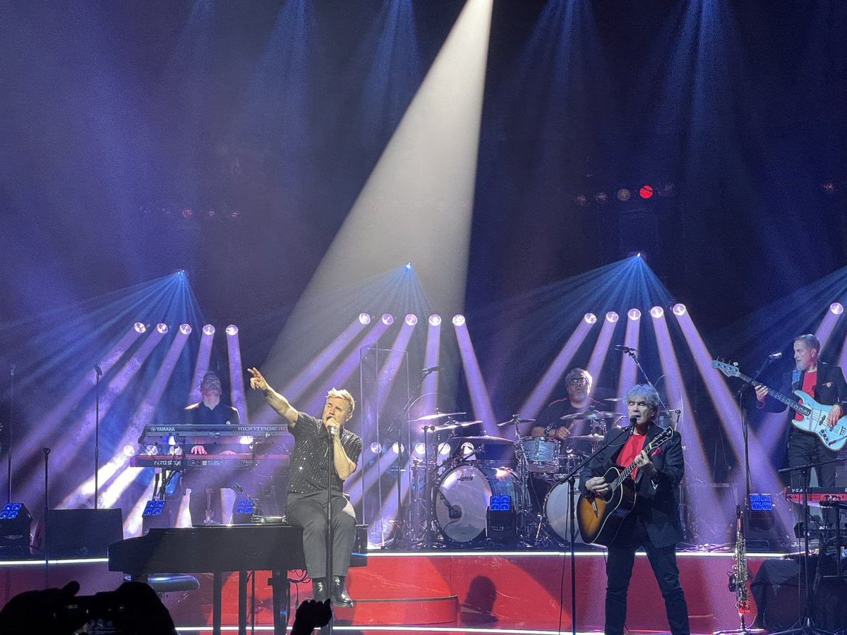 takethatchick's tweet photo. Still buzzing after seeing  @GaryBarlow  tonight https://t.co/3C39rNF8FF