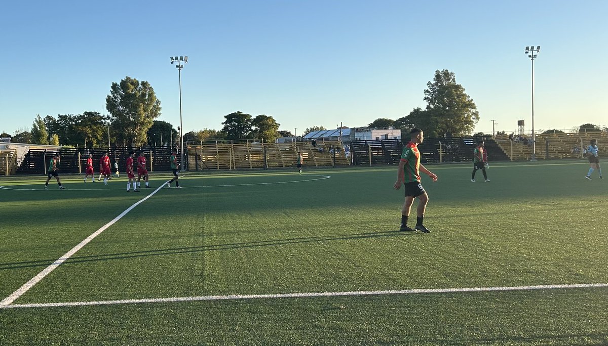 Hoy estuve acompañando a nuestros juveniles en el complejo deportivo Las Acacias.  Ganaron las dos categorías con resultados abultados, pero eso fue secundario. Quiero felicitar a todos quienes vienen realizando un gran trabajo. Ese es el camino!!!
<a href="/RamplaJuniorsFC/">Rampla Jrs.</a> ❤️💚