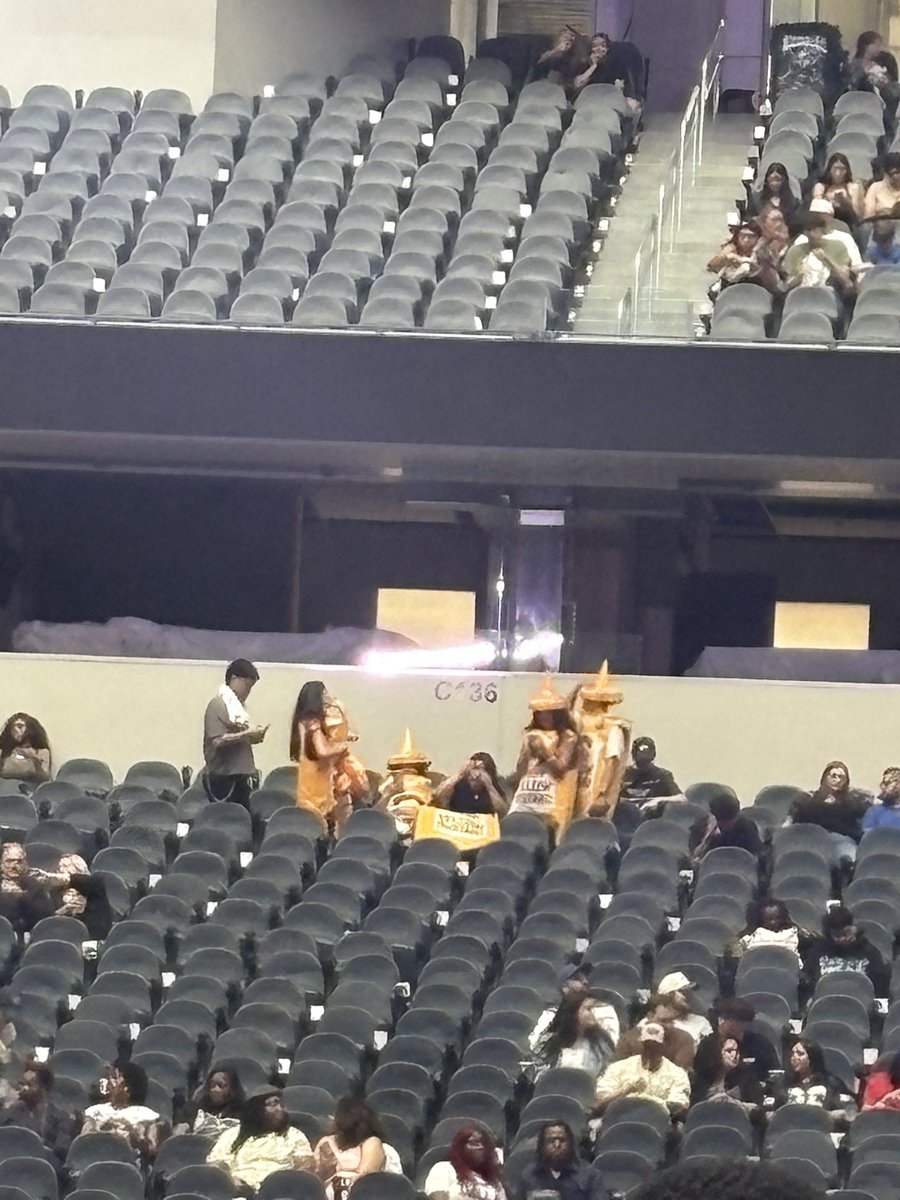 Mustard might not be opening but he’s here in spirit 😂😂