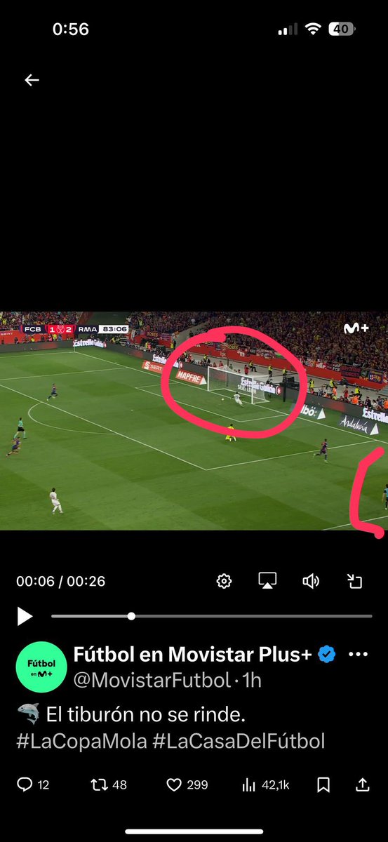 Los árbitros deberán anular el gol si la persona no autorizada era:
jugador es suplente, jugador expulsado o miembro del cuerpo técnico del equipo que marcó el gol; el juego se reanudará con un libre directo desde el lugar en el que se encontraba la persona no autorizada;