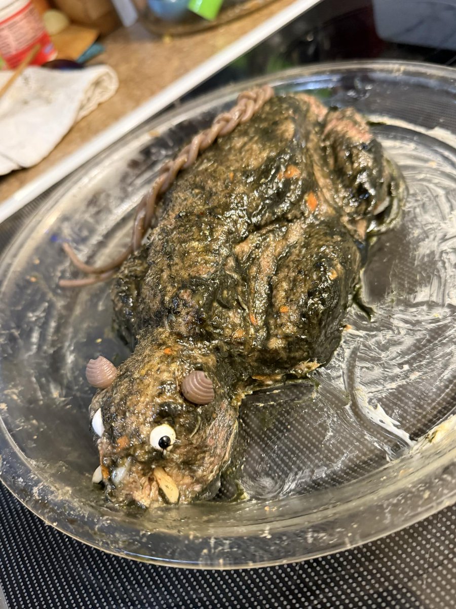 WILLARD is the movie of the night on
<a href="/Svengoolie/">Svengoolie</a> 
so OF COURSE i am making a rat out of ground turkey meat for dinner. MEAT RAT!  

 #Svengoolie #Willard #Horrorsky #Meatrat #horror #rat #Rats #groundturkey #healthfood #eathealthy #RATMADEOFMEAT