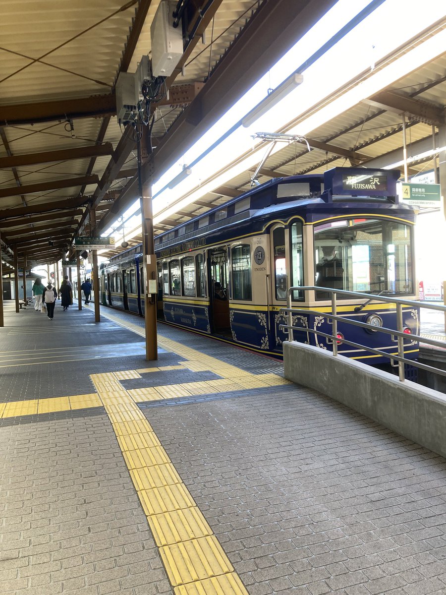 おはようございます。
天気が良くて気持ちいいですね。
今日は散歩します。