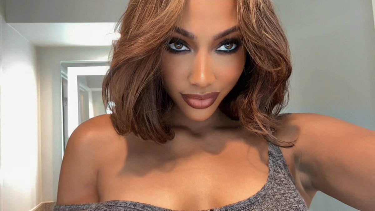Smize twin 😏