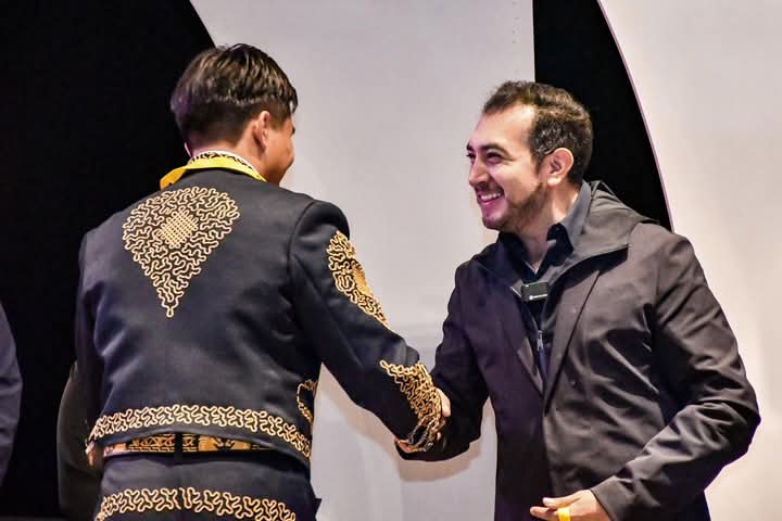 Felicito con mucho cariño a todas y todos los talentos que ayer lo hicieron increíble en la gran final del concurso de canto “Profetas en Nuestra Tierra”, fue muy difícil elegir ganadores créanme pero ya todos triunfaron por estar arriba del escenario cumpliendo sus sueños 💚